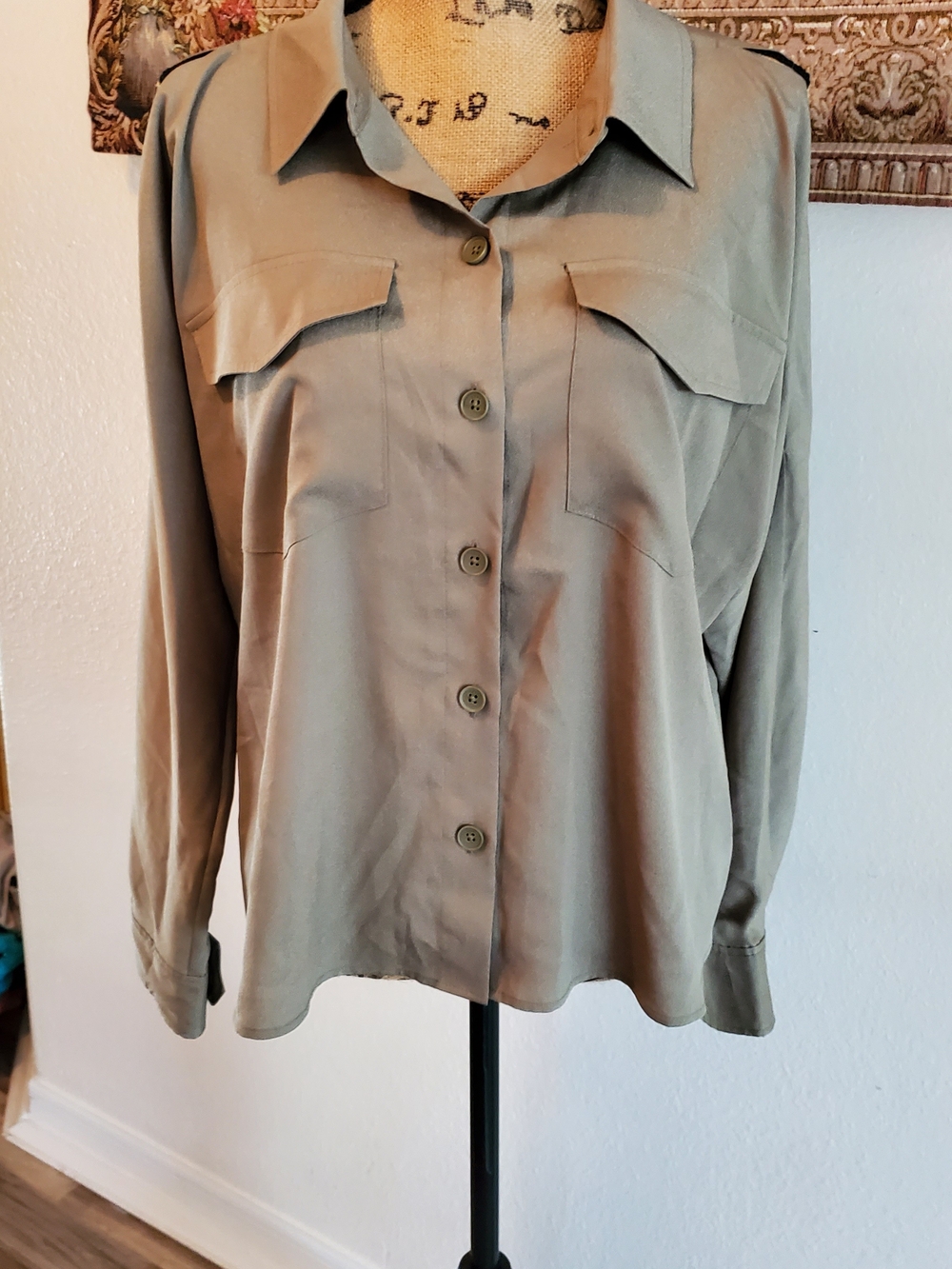 NWT DKNY Women L Beige Taupe Button Down Shirt Long Sleeve Chest Pockets P4EM7X0